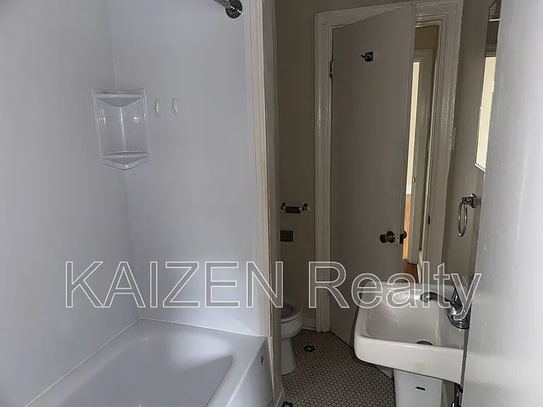 820 Maury St #2 — Photo 9