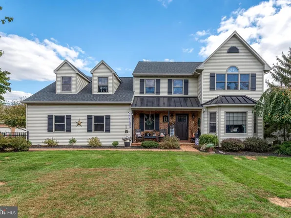 5 Village Dr, Lititz, PA 17543