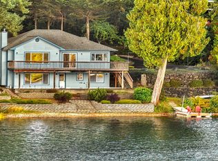 90 E Woodlane Dr, Grapeview, WA 98546