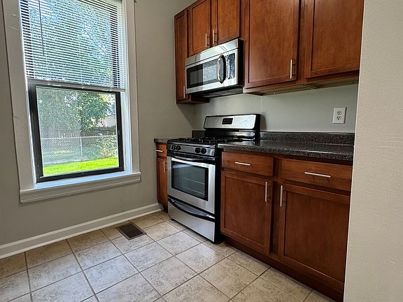 5th image of 3549 N Hoyne Ave #1