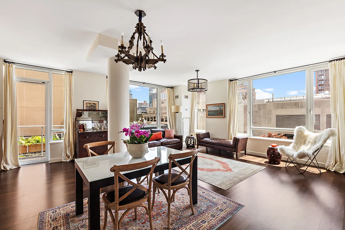 261 West 28th St Unit 10D  