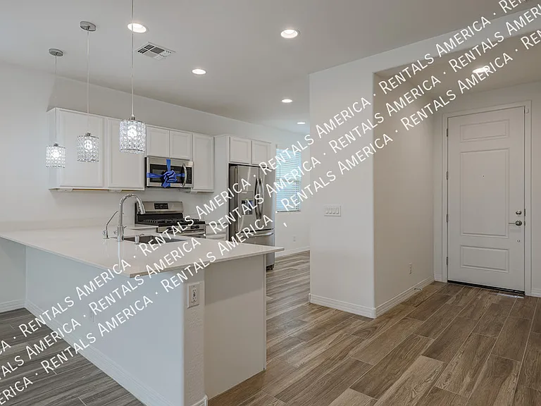 5938 N 90th Dr — Photo 4