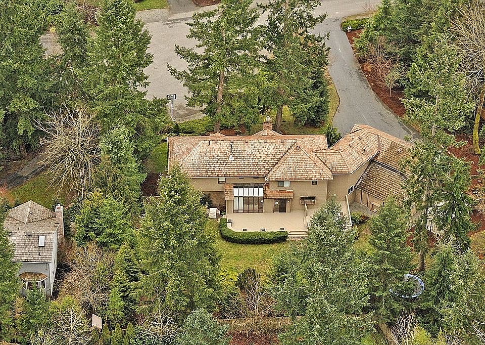 Rear view aerial.