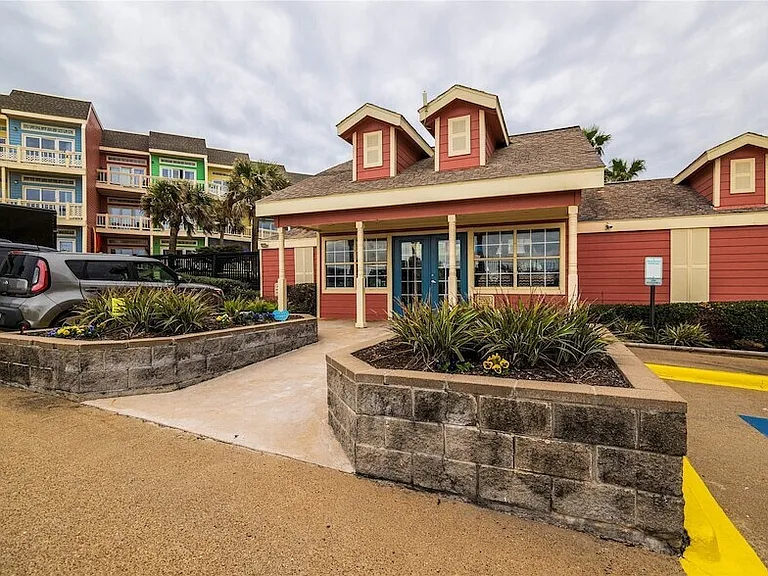 The Oceanfront Galveston Apartments — Photo 80