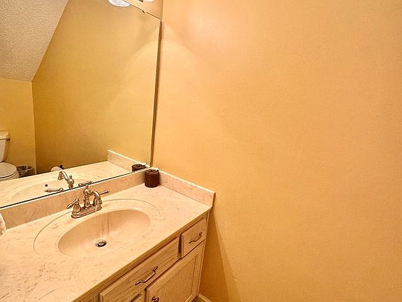 4th image of 1006 Inverness Ln