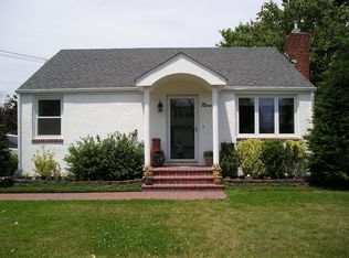 9 Kent Pl, Amityville, NY 11701