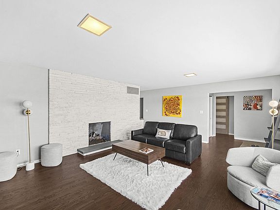 3rd image of 106 S Lake Park Ave