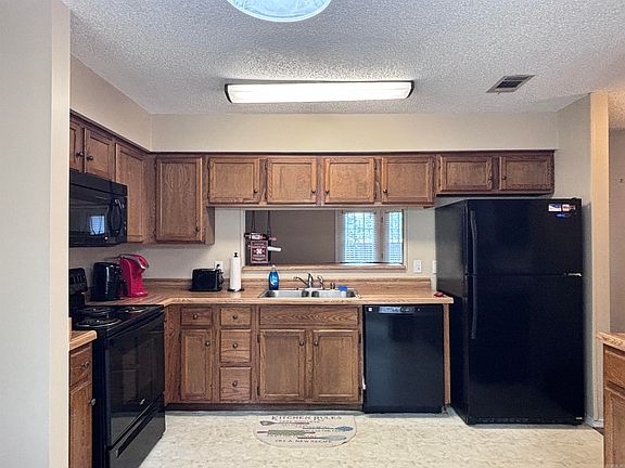 4th image of 23 Oakridge Dr