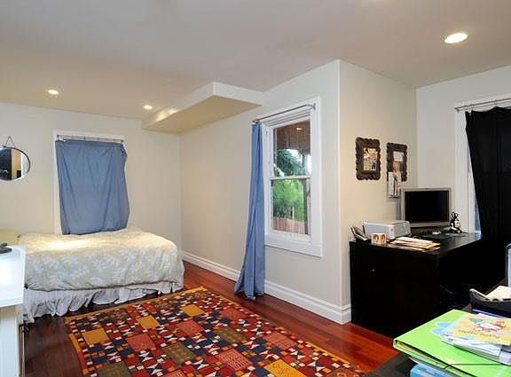 2nd image of 1305 Edgecliffe Dr #1305