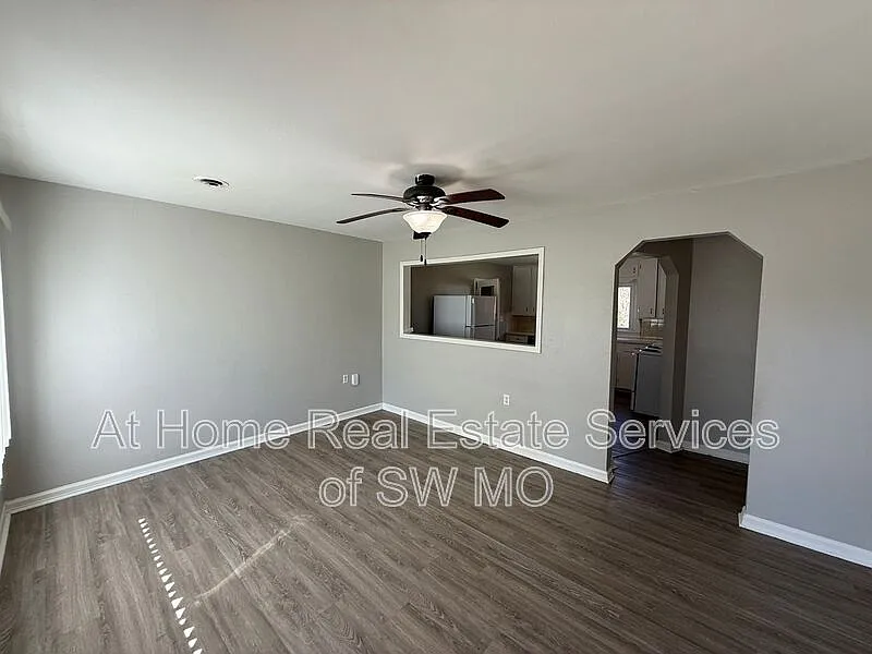 2 bed, 1.0 bath, 882 sqft, $1,125 — Photo 2