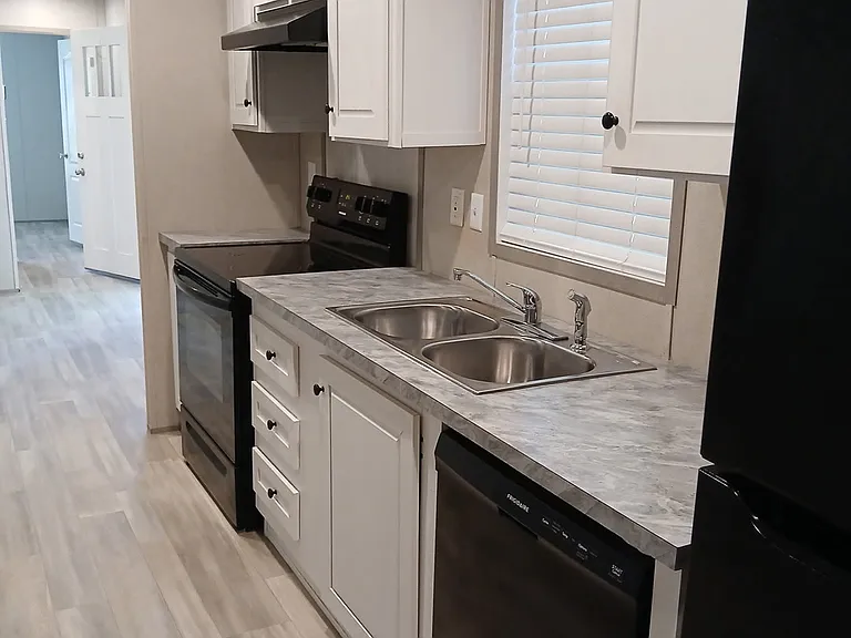 823 King Richard Dr — Photo 3