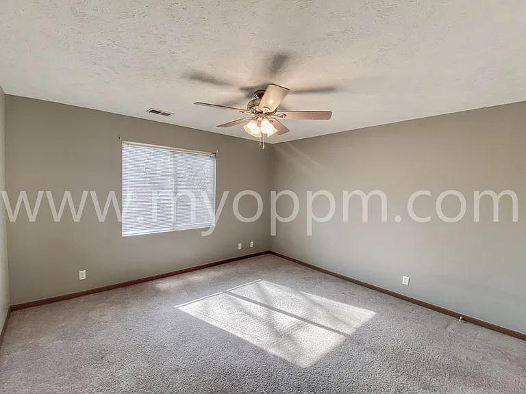8003 S 48th St — Photo 10