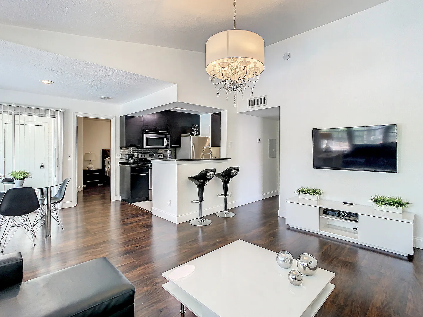 Luxury 2-Bedroom Condo in SeaWorld — Photo 2