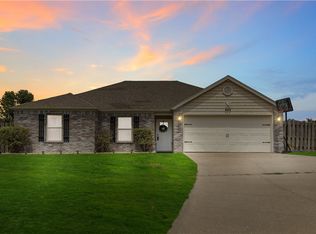 605 E Sandalwood St, Rogers, AR 72758