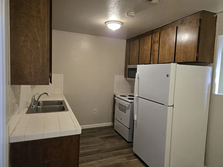141 S Minnewawa Ave #101 — Photo 7