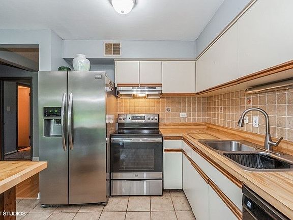 2nd image of 1442 Carol Ct APT 1A