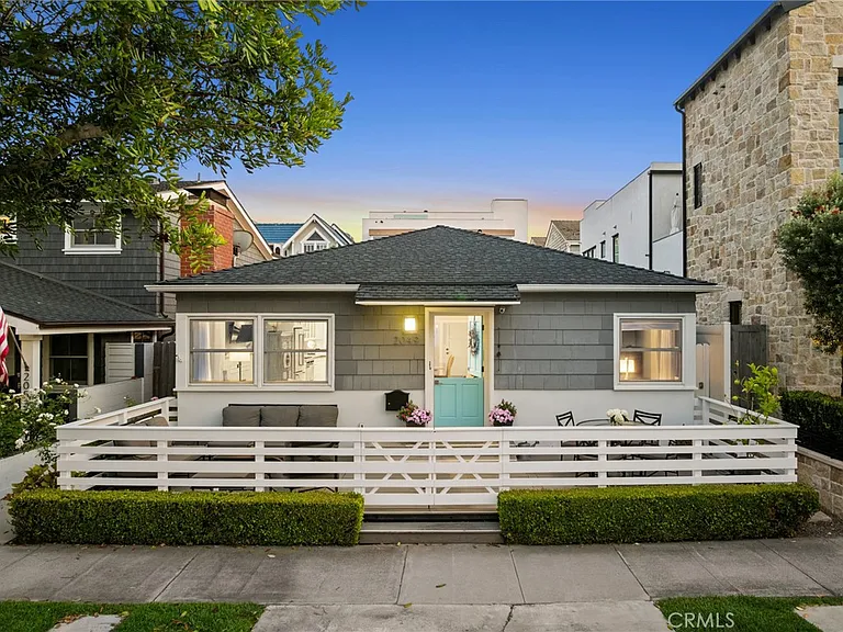 2049 E Ocean Blvd — Photo 1