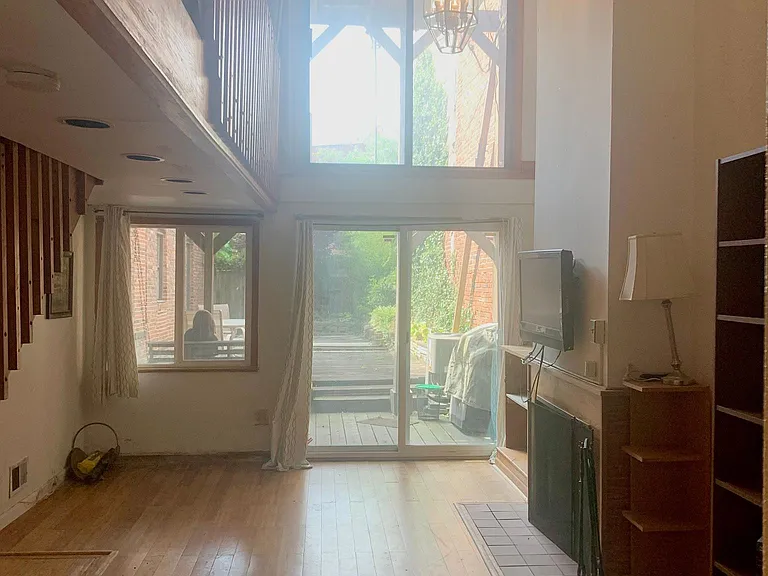 686 Washington Blvd — Photo 13