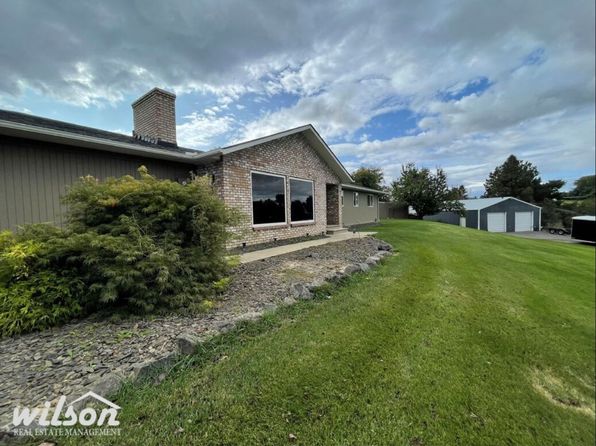 80 Hickory Ln