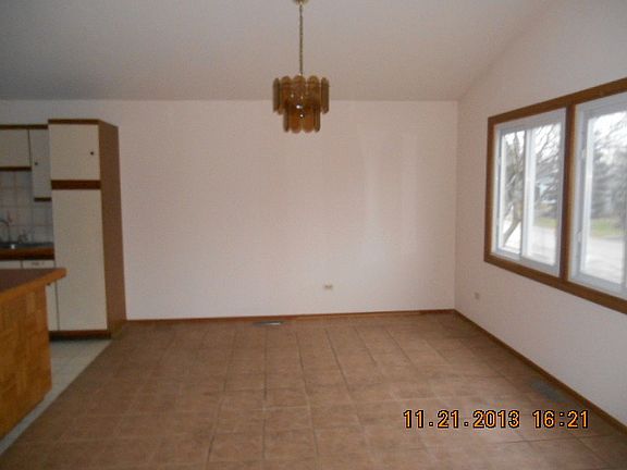 3rd image of 3872 Sutherland Dr