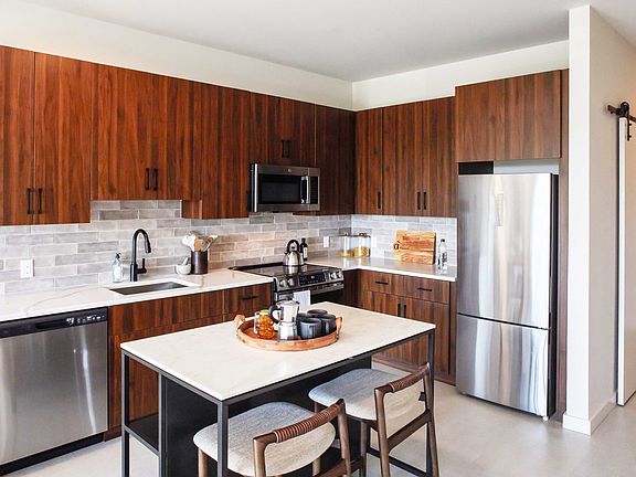 5th image of 20 Fair St #200