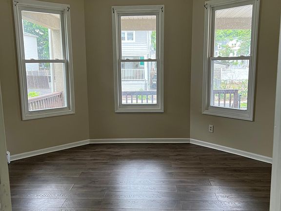 4th image of 52 N 16th St Floor 1