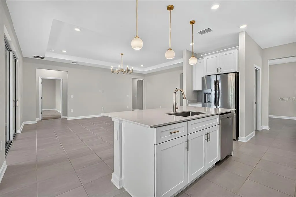 4 bed, 3.0 bath, 2532 sqft, $3,200 — Photo 3