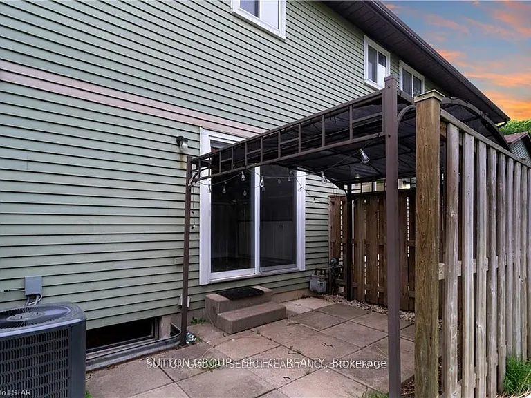 70 Fiddlers Green Rd #22 — Photo 24