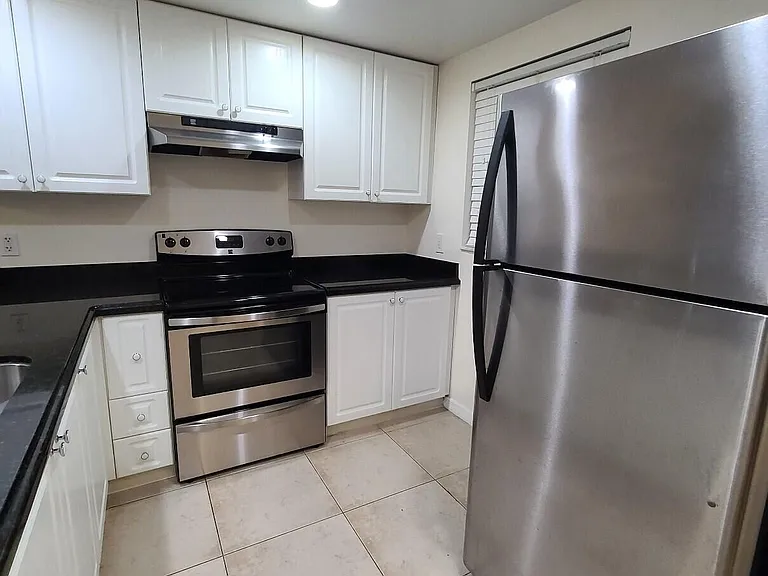 1547 Lake Crystal Dr #A — Photo 5