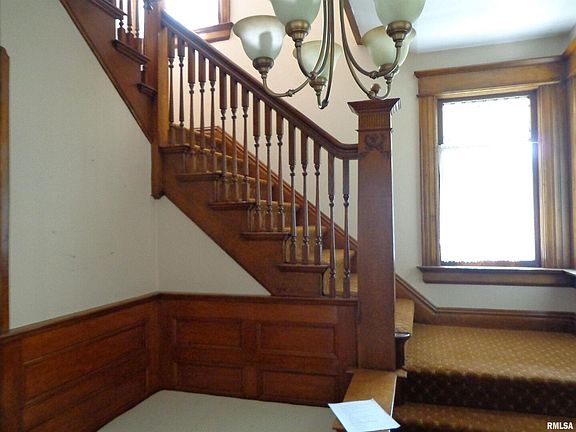 3rd image of 2137 Hampshire St