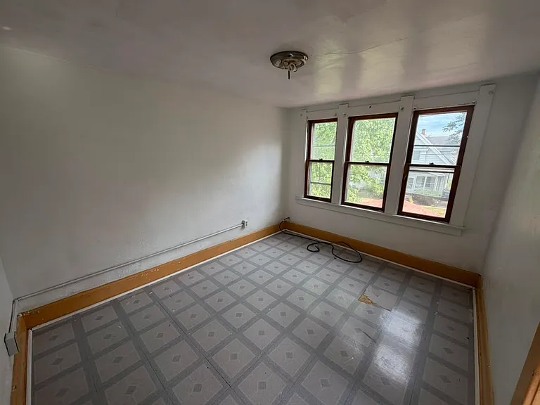 451 E Pearl St — Photo 15