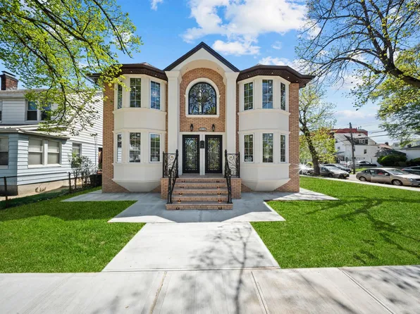 104-03 196  St, Hollis, NY 11412