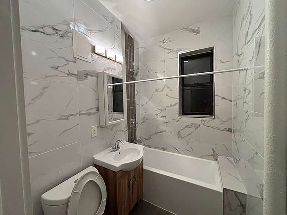 5th image of 166 Harrison Ave #34E