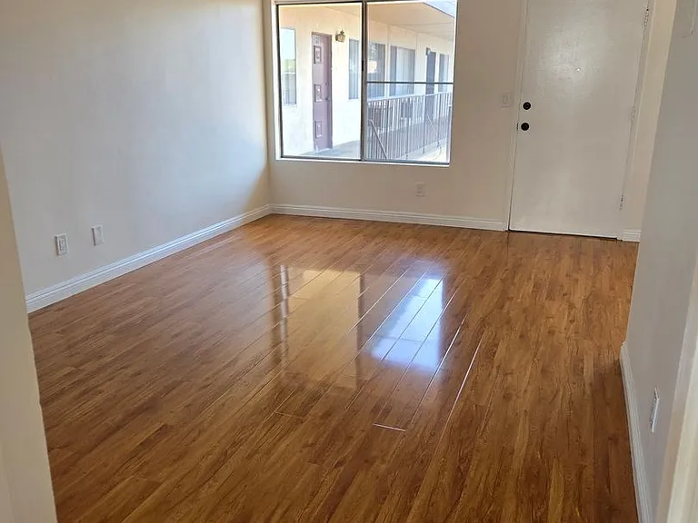 Stratford Apartments — Photo 3