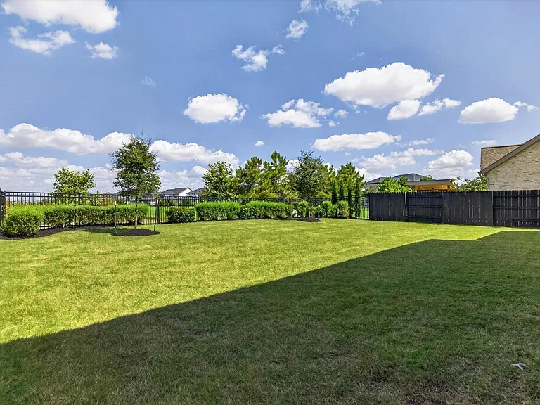 7410 Wildrye Meadow Ln — Photo 41