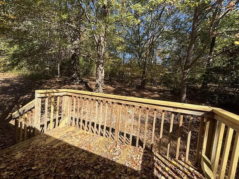 102 Tifton Ct — Photo 2