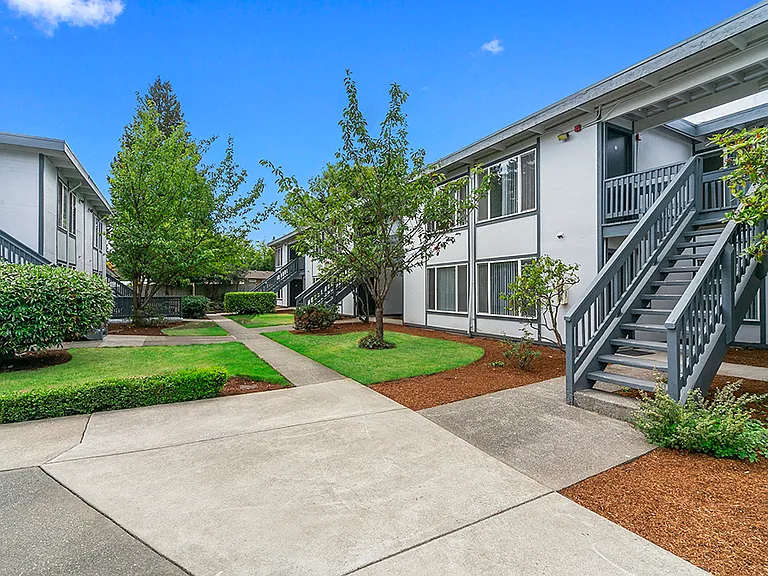 Capri Apartments — Photo 6
