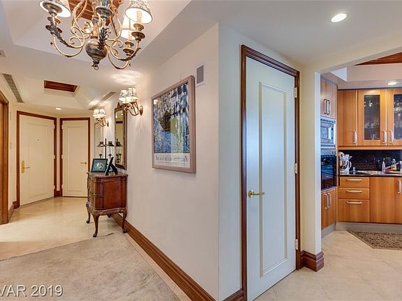 4th image of 2877 Paradise Rd Unit 1804