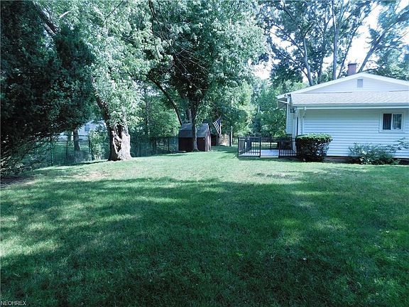 3rd image of 24140 Woodmere Dr