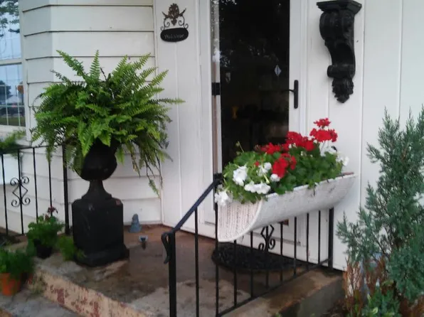 3844 N 3rd St, Clinton, IA 52732