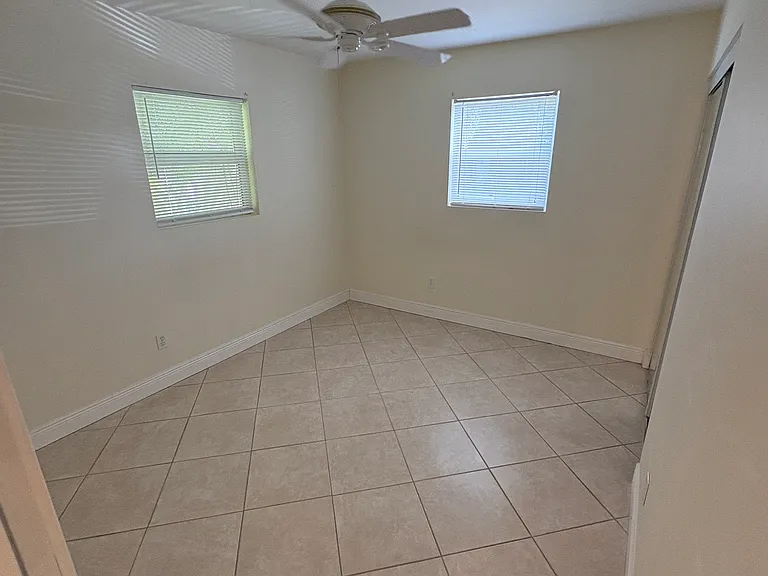 321 Avenue E #2 — Photo 7