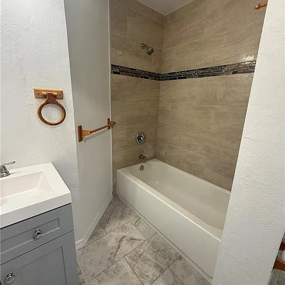 12154 Americus Ln — Photo 7