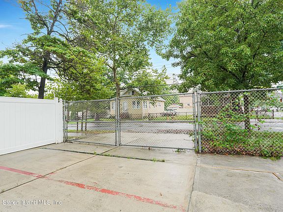 5th image of 52 Arlington Ave