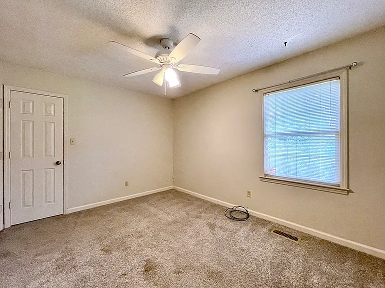 219 Green Lake Dr — Photo 35