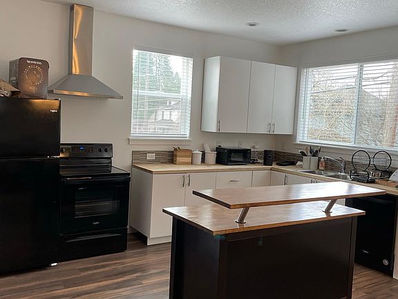 4th image of 4384 N Gantenbein Ave #A