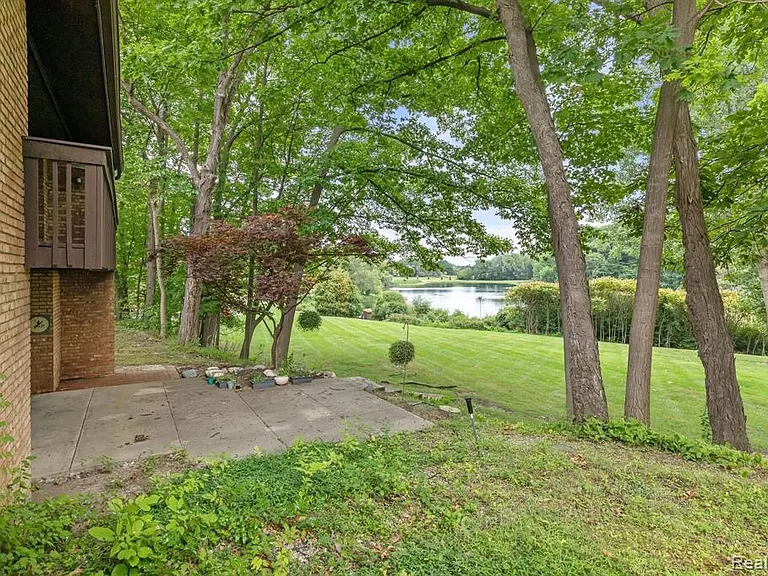2185 Rhine Rd — Photo 27