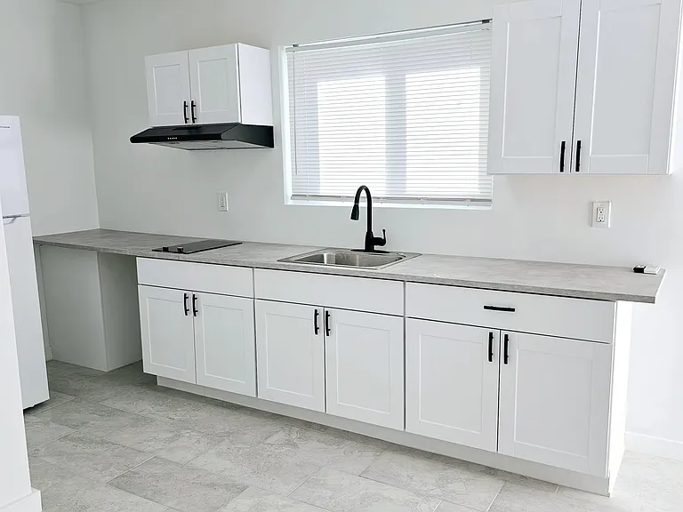 1014 Mandalay Dr — Photo 2