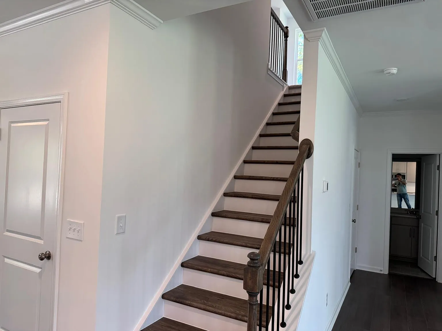 5 bed, 2715 sqft, $2,385 — Photo 3