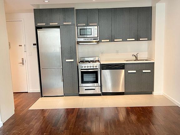 4th image of 573 W 161st St #A2