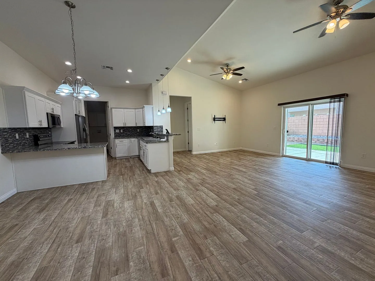 Rental Available: 3bd/2ba Home In Fort Mohave No Hoa — Photo 3
